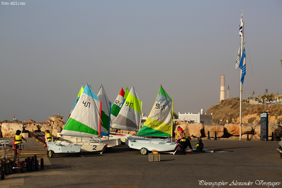 Яхт клуб Тель-Авив, дети на лодках