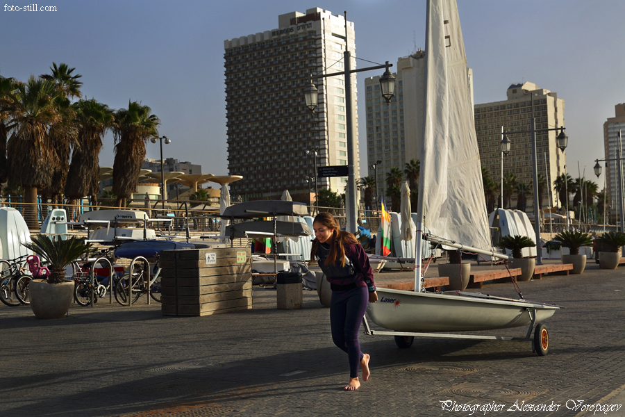 Яхт клуб Тель-Авив, дети на лодках