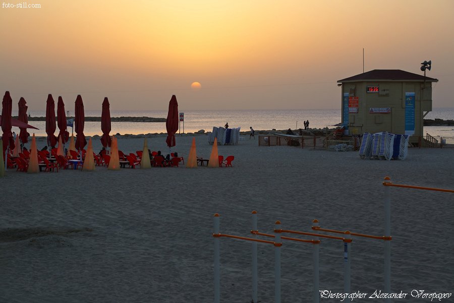 Закат на пляже Тель-Авив