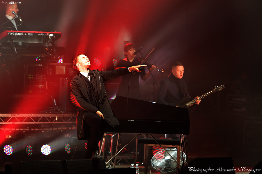 Theo Huchcraft и Adam Anderson группа "Hurts", концерт во дворце Спорта, Одесса 2013 год.
Фотограф Александр Воропаев aka foto-still