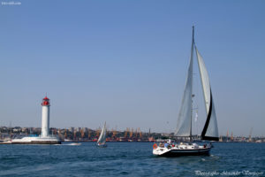 Воронцовский маяк и яхта